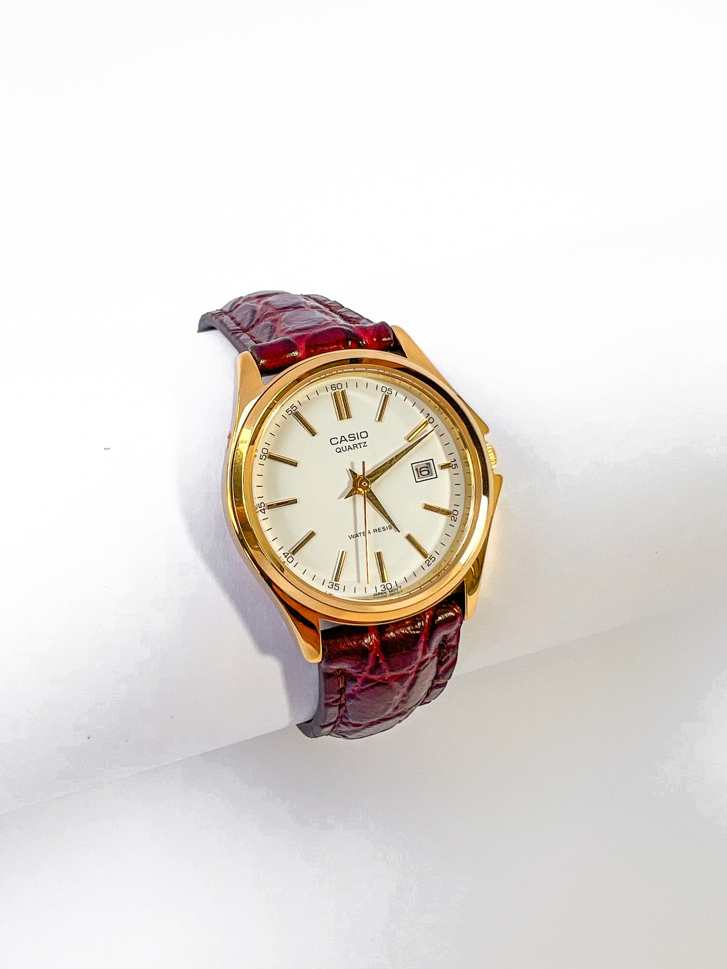 Reloj correa de cuero guinda - LTP-1183Q-7ADF